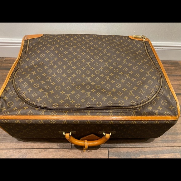 Louis Vuitton Large Pullman Suitcase - Picture 3 of 10